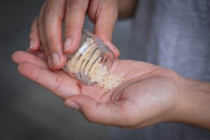 hand-holding-bath-salts